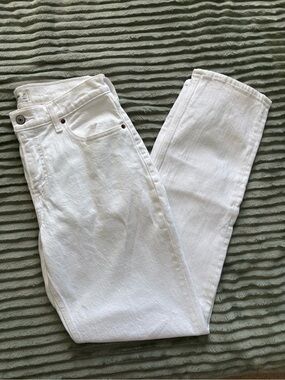 Abercrombie & Fitch The 90s Straight
Mid Rise Curve Love White Jeans